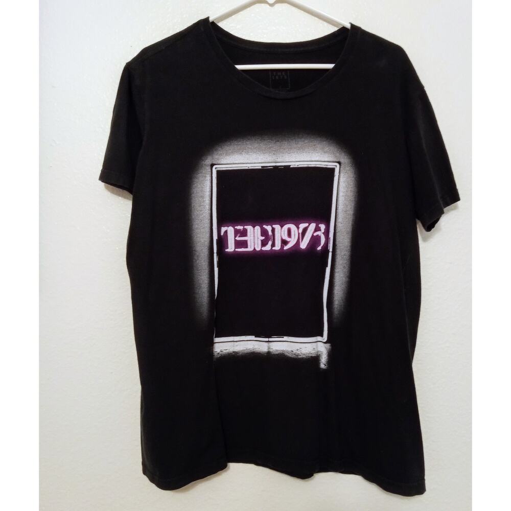 The 1975 Neon Logo Graphic Alternative Pop Rock Band Tee Shirt Black SZ L